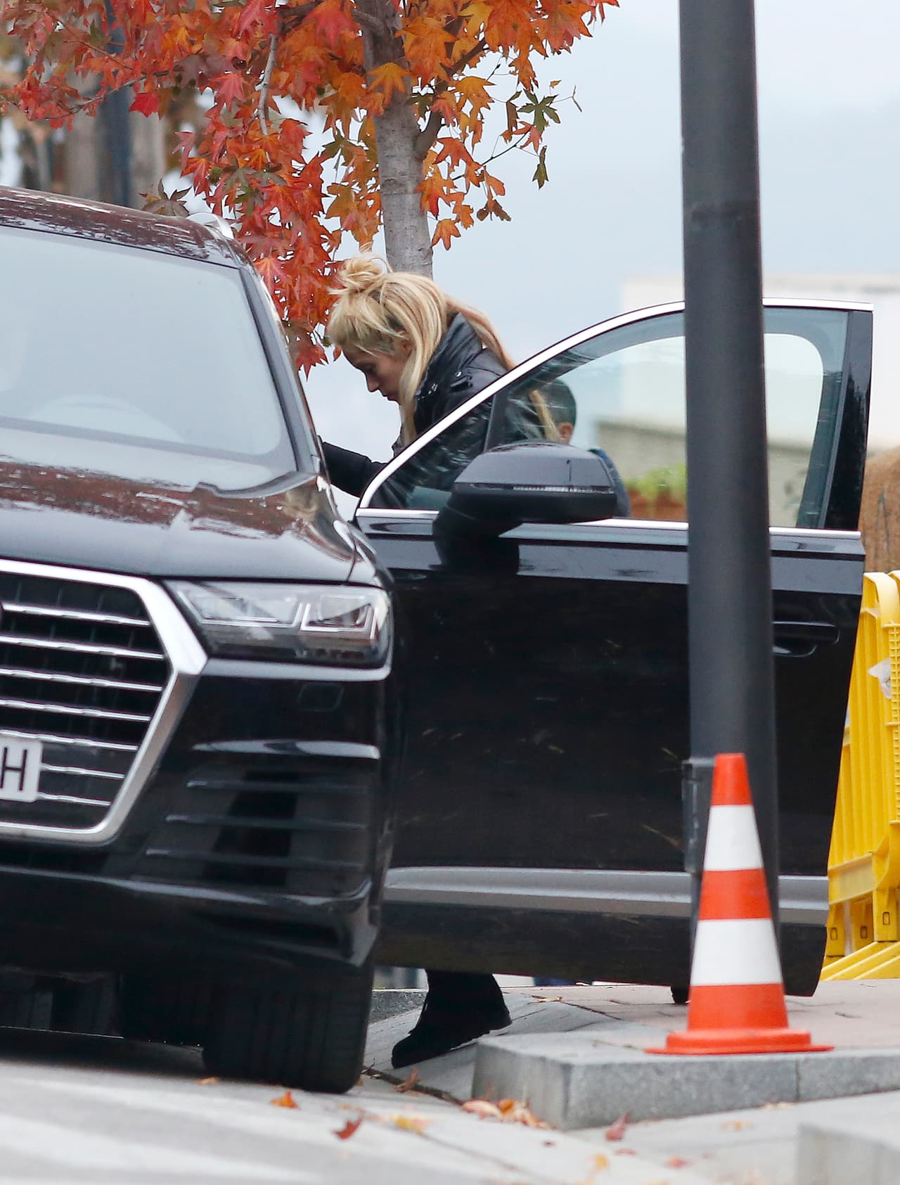 Shakira lo acomodó en el asiento trasero.