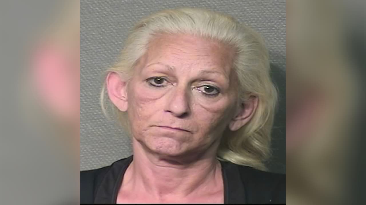 Suelllen Stanley, de 57 años, fue arrestada en Michigan y será extraditada a Houston para enfrentar los cargos de crimen organizado. De ser culpable, podría recibir una condena de 2 a 10 años de prisión.