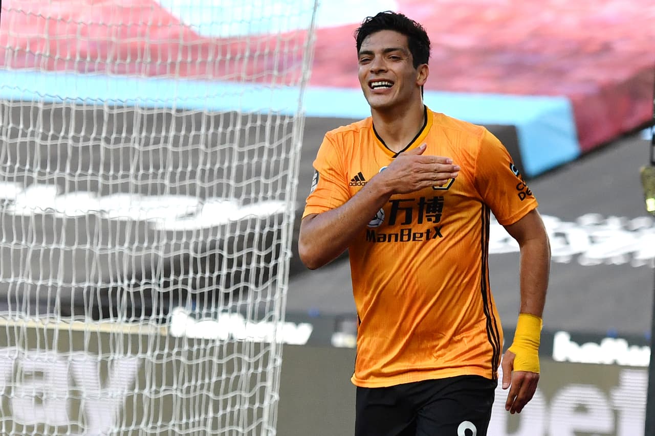 Raúl Jiménez es el pez gordo del mercado de verano y es que el mexicano sigue siendo importante dentro del área, se habla de la Juve pero el Manchester United no quiere dejar ir la oportunidad de contar con un 9 de calidad en sus filas.