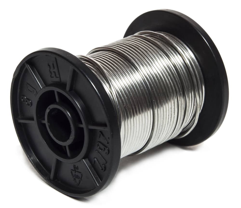 <b>5 - ESTAÑO</b>
<br>Si este metal es quien te influye, eres alguien muy alegre, optimista y sociable, pero también un tanto irresponsable e inconstante. Te distraes con muchísima facilidad y no puedes estar dedicado y concentrado a algo por mucho tiempo ya que quieres dejarlo a un lado y buscar algo nuevo y más interesante. Tu carácter inquieto viene de tu naturaleza activa y curiosa.