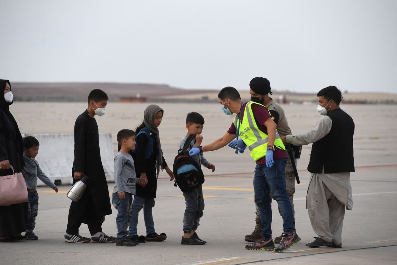 "Solo quiero dar las gracias": niño logra salir de Afganistán y ser adoptado por una pareja de Florida