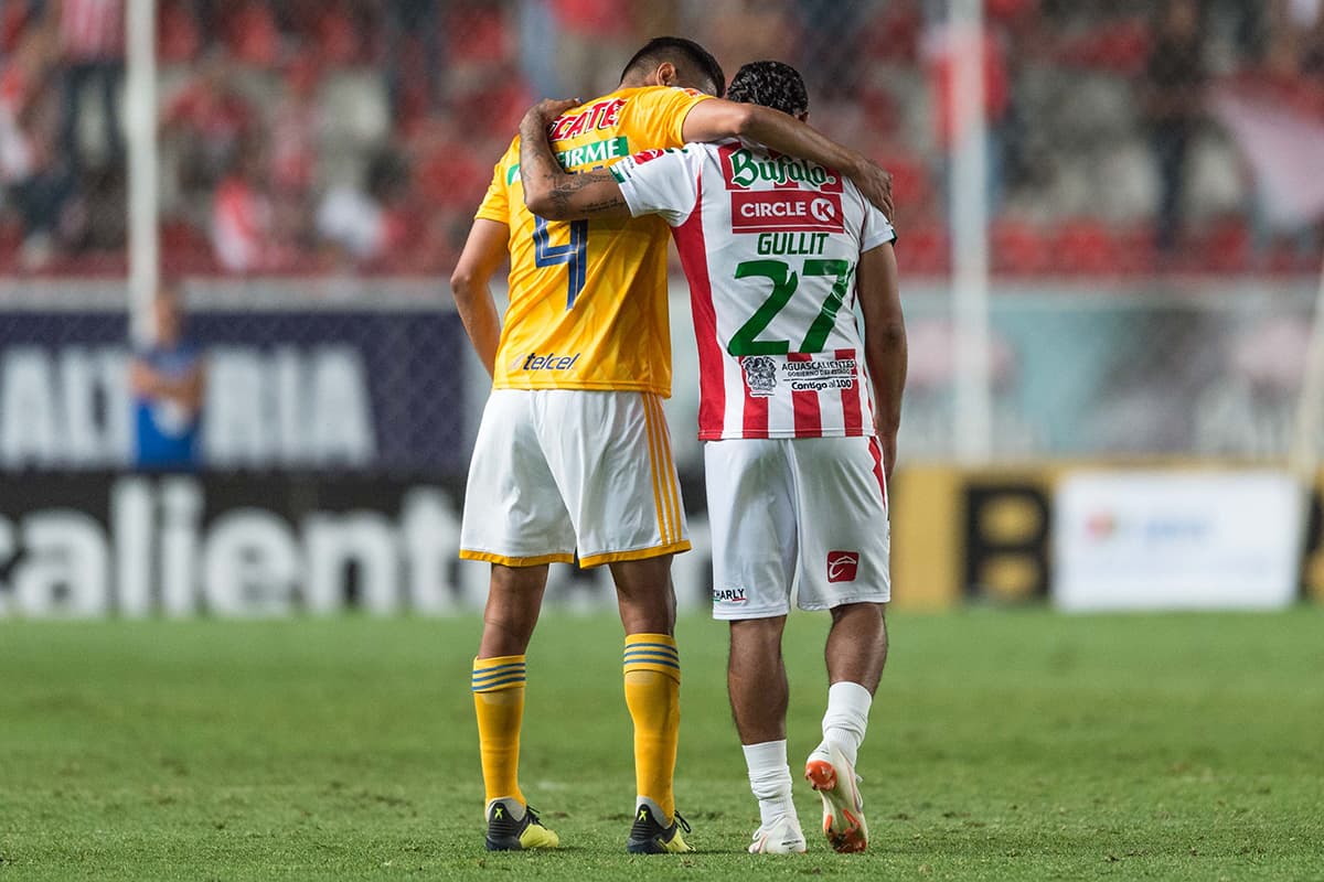 El empate al final pareció ser buen negocio para los jugadores luego de una dura batalla en el campo.