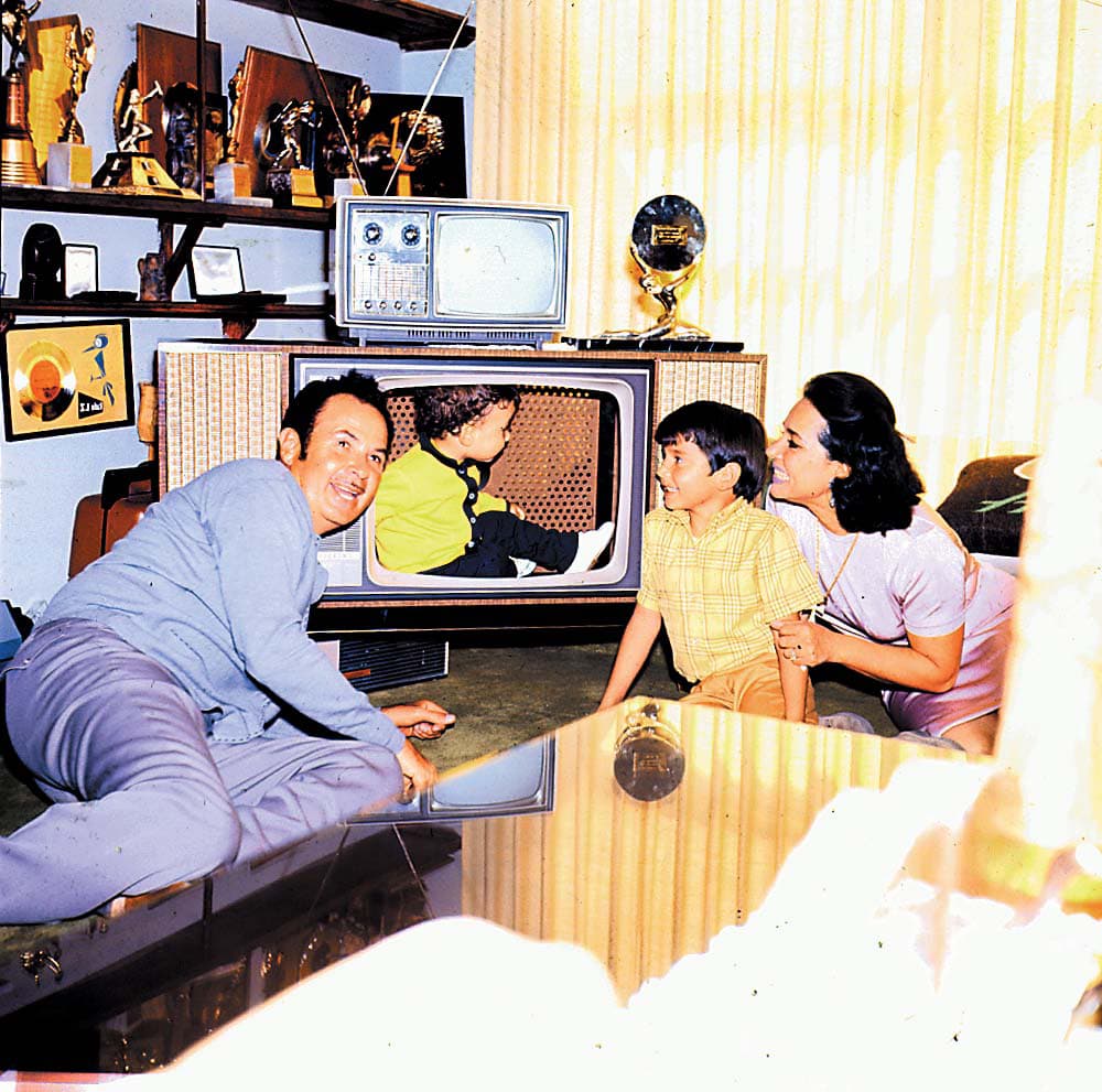 Flor Silvestre y Antonio Aguilar, se casaron en 1959 y juntos tuvieron a dos hijos, Antonio y Pepe.