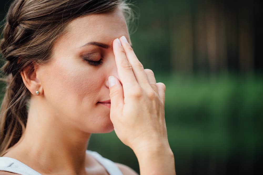 Con la Mente pasa lo mismo: se queda atrapada en algunos pocos Eventos, pero no puede quedarse pegada allí por demasiado tiempo. En algún punto, tiene que seguir adelante, ¿verdad? Tanto sean Eventos agradables o desagradables, la Sabiduría te ayuda a moverte con el Tiempo y a través del Tiempo.