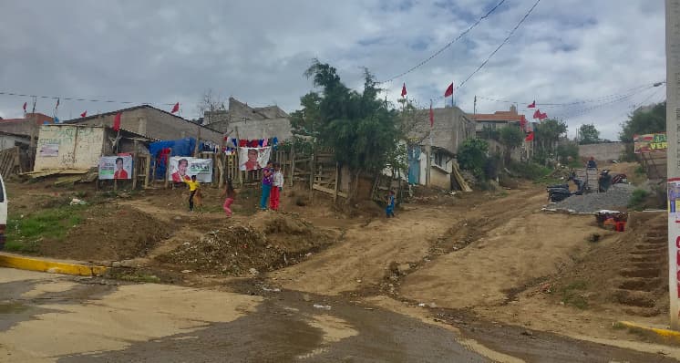 Algunas colonias con irregularidades son controladas por Antorcha Campesina, una organización civil que opera aliada al partido gobernante PRI.