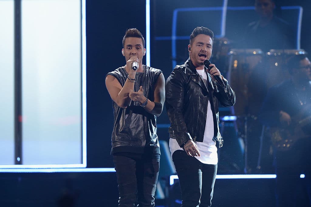 El cantante tuvo un performance con Prince Royce e interpretaron el tema 'Stuck on a Feeling'.