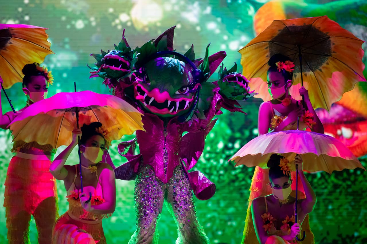 Carnívora cantó ‘Que nadie sepa mi sufrir’, tema con el que puso a bailar a todos y hasta Adrián Uribe sacó sus mejores pasos.