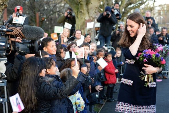 Ahora visitó un colegio en Londres para la inauguración de un estudio dentro de él.