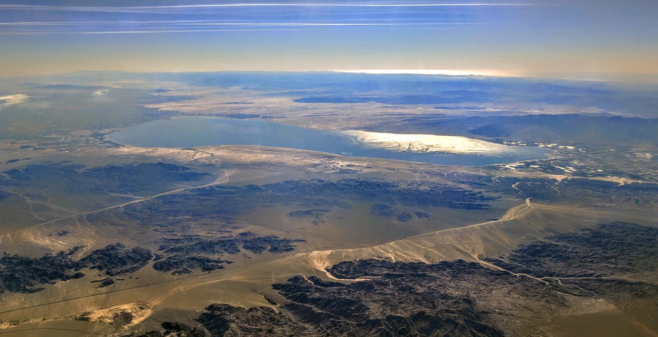 Sea Salton es un lago salino y poco profundo ubicado directamente en la falla de San Andrés, predominantemente presente en los valles Imperial y Coachella de California