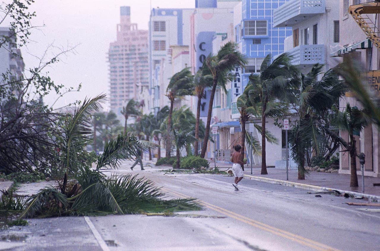 Miami Beach también sufrió el azote los vientos de 165 mph.