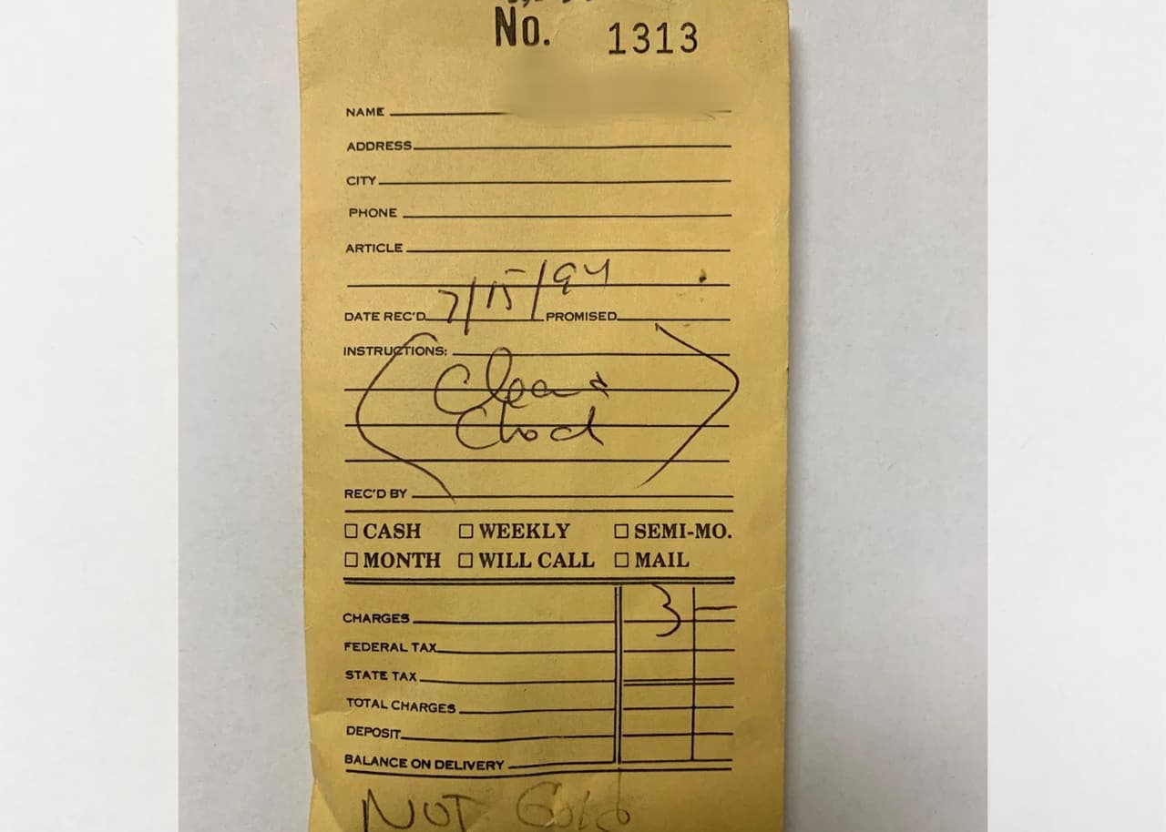 Sobre encontrado en caja fuerte de George Garabedian. Hay varios de ellos sin reclamar