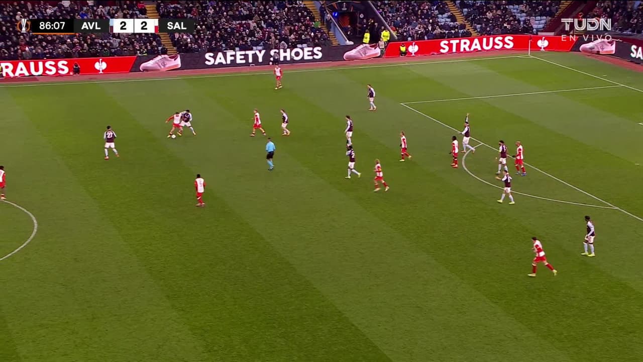 ¡GOL!  anota para Aston Villa. Jamaldeen Jimoh-Aloba