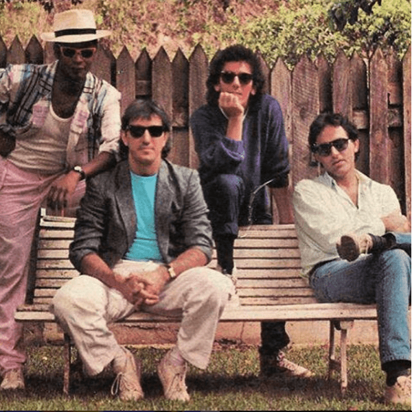 En 1982 formó el grupo Icaro, con el que grabó dos discos. Se separaron dos años después.