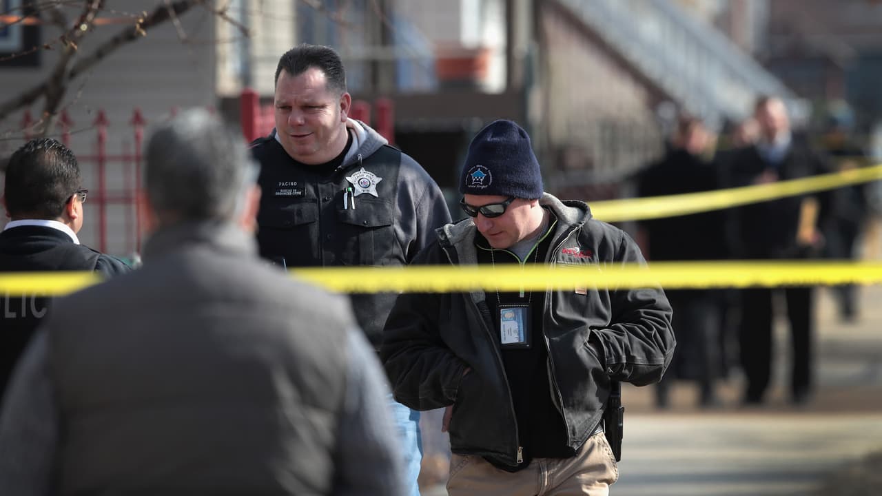 Una masacre y un niño de tres años herido de bala: 9 víctimas fatales durante el fin de semana del Día de la Raza