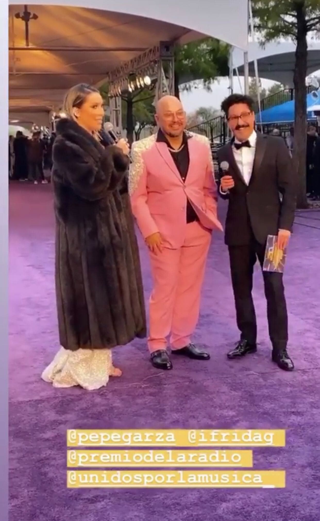 Hasta el momento, la única de los involucrados que había hecho expresiones sobre el incidente, ocurrido tras 
<b><a href="https://www.univision.com/famosos/una-falla-tecnica-con-belinda-en-el-homenaje-a-selena-y-gloria-trevi-en-cumbia-asi-fueron-los-premios-de-la-radio-fotos">la gala de entrega de los Premios de la Radio, en Dallas, Texas</a></b>, había sido Frida Sofía (extrema izquierda), quien el pasado viernes denunció que Chiquis Rivera la había estado retando.