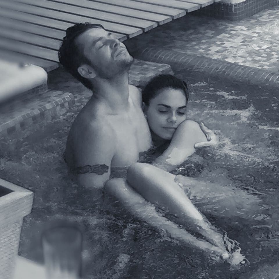 Mientras que en un video realizado por la actriz en la que recopila sus mejores momentos con Said, escribió "Feliz feliz de compartir un año más a tu lado! Te amo con toda mi alma! @saidelcaballero feliz día de evolución mi cielo".