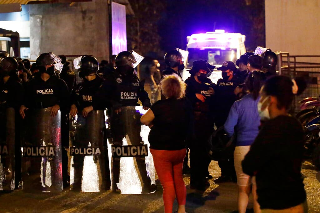 Un nuevo motín carcelario en Ecuador deja al menos 30 muertos y más de 40 heridos