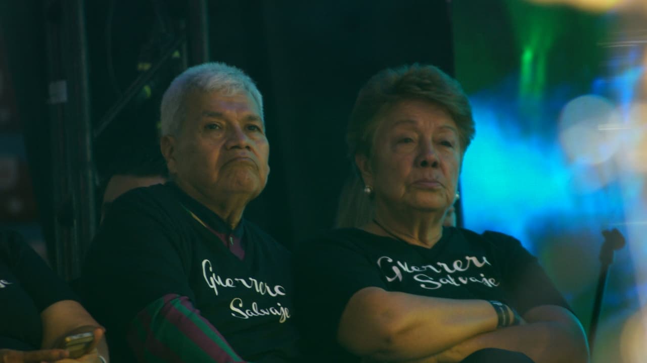 Los papás de Ernesto Ruíz emocionados veían como la gente y los músicos de la banda recordaban a su hijo.