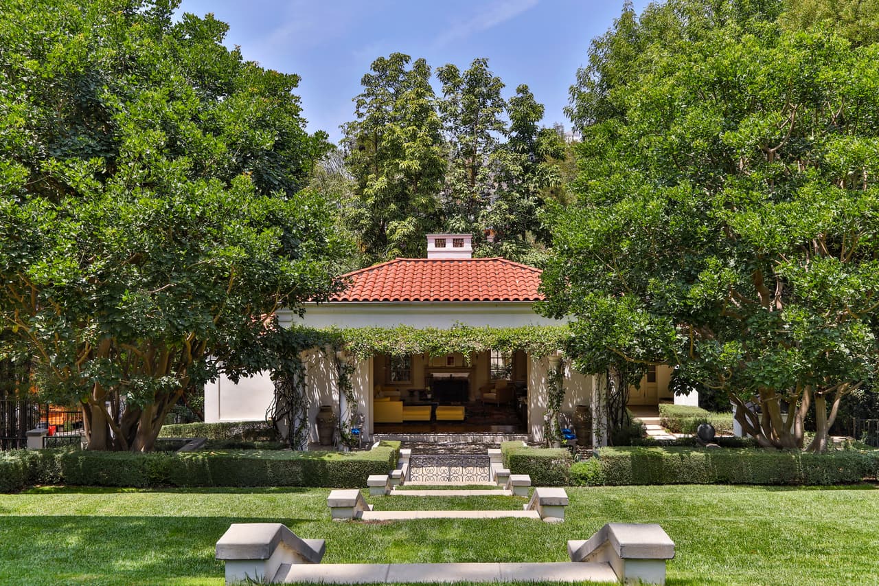 Photo © 2017 Splash News/The Grosby Group EXCLUSIVE Los Feliz, April 14, 2017. Angelina Jolie splashes out nearly $25 million on a six-bed-home in Los Feliz, CA. The six-bed, 10 bathroom property, set on 2.1 acres, once belong to Cecil B. DeMille. The home originally sold for $28,000 in 1916. The home is located in the gated area of Laughlin park, a short drive from the Los Feliz compound she shared with Brad Pitt. Aerial views of the property, land and pool.