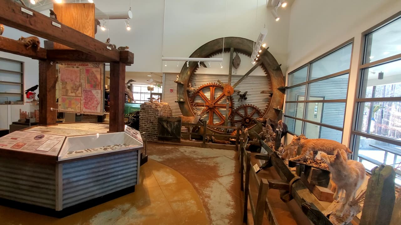 Encontrarás un museo en el que verás cómo funcionaba, así como parte de la fauna de la zona.