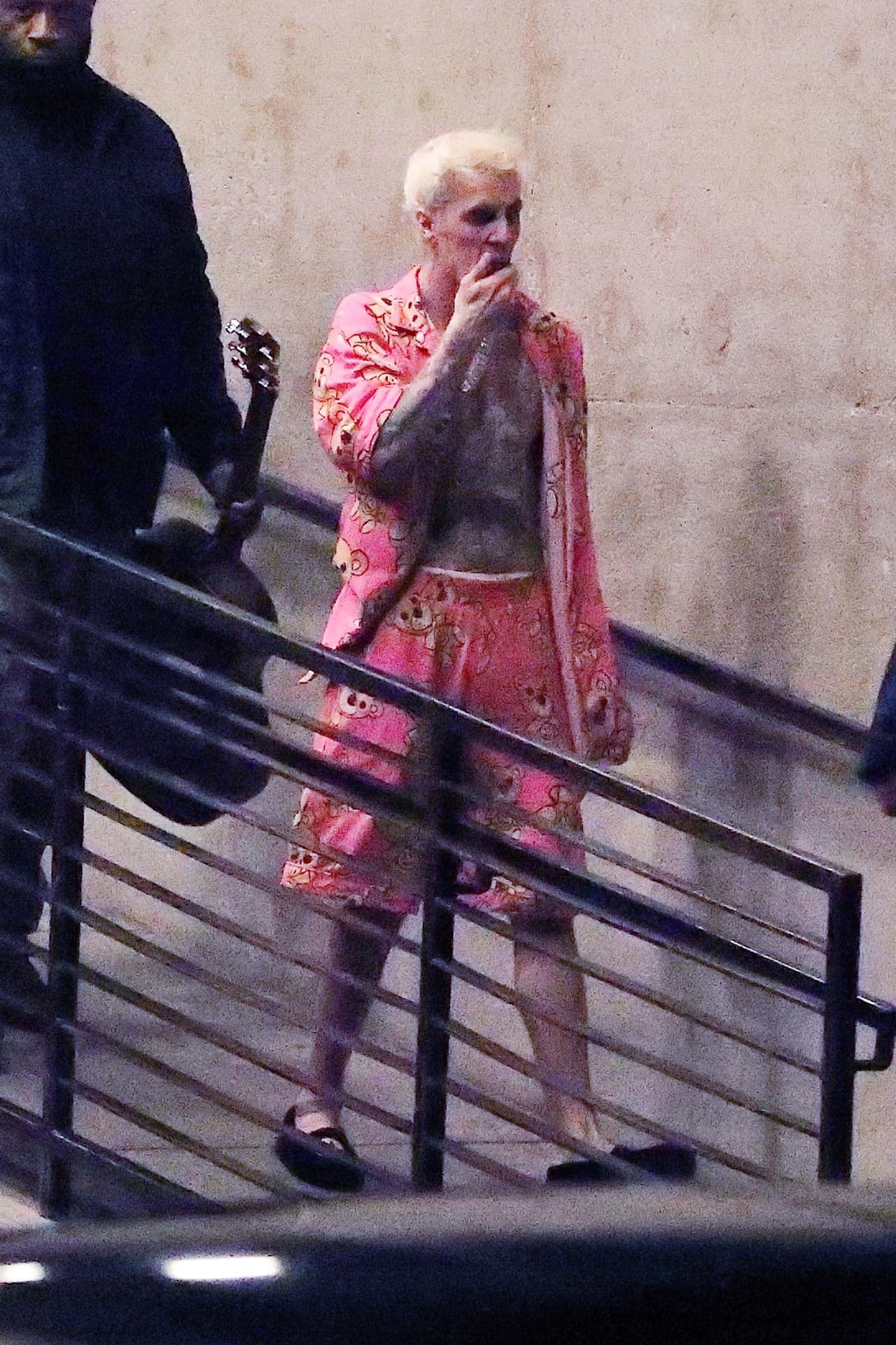 Fue precisamente esa la presión de la que hablaron los paparazzi. Aparentemente, el cantante sufrió un colapso, resultado de la responsabilidad de entregar un nuevo álbum y de la realización de una posible gira nacional en 2020.