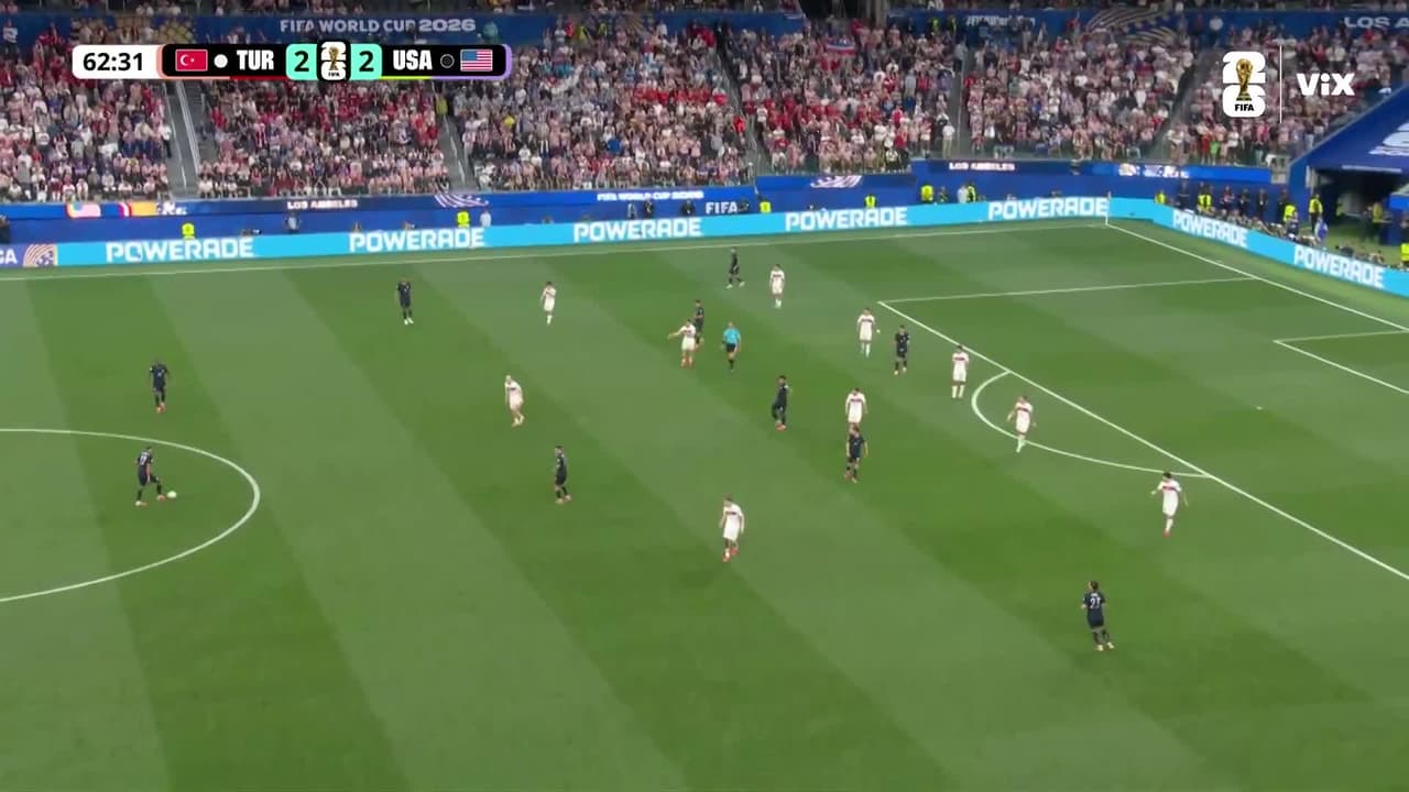 ¡Se salva Turquía del tercero! Gran atajada del arquero Cakir