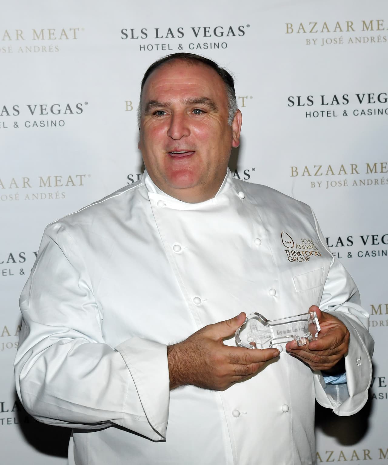 <b><a href="https://www.univision.com/shows/al-punto/el-chef-jose-andres-abre-cocinas-comunitarias-para-ayudar-a-los-afectados-por-el-coronavirus-video" target="_blank">Se unieron al famoso chef José Andrés</a></b>, quien en el 2018 fue nominado al Premio Nobel de la Paz y ha sido seleccionado por la revista Time como una de las 100 personas más influyentes del mundo.