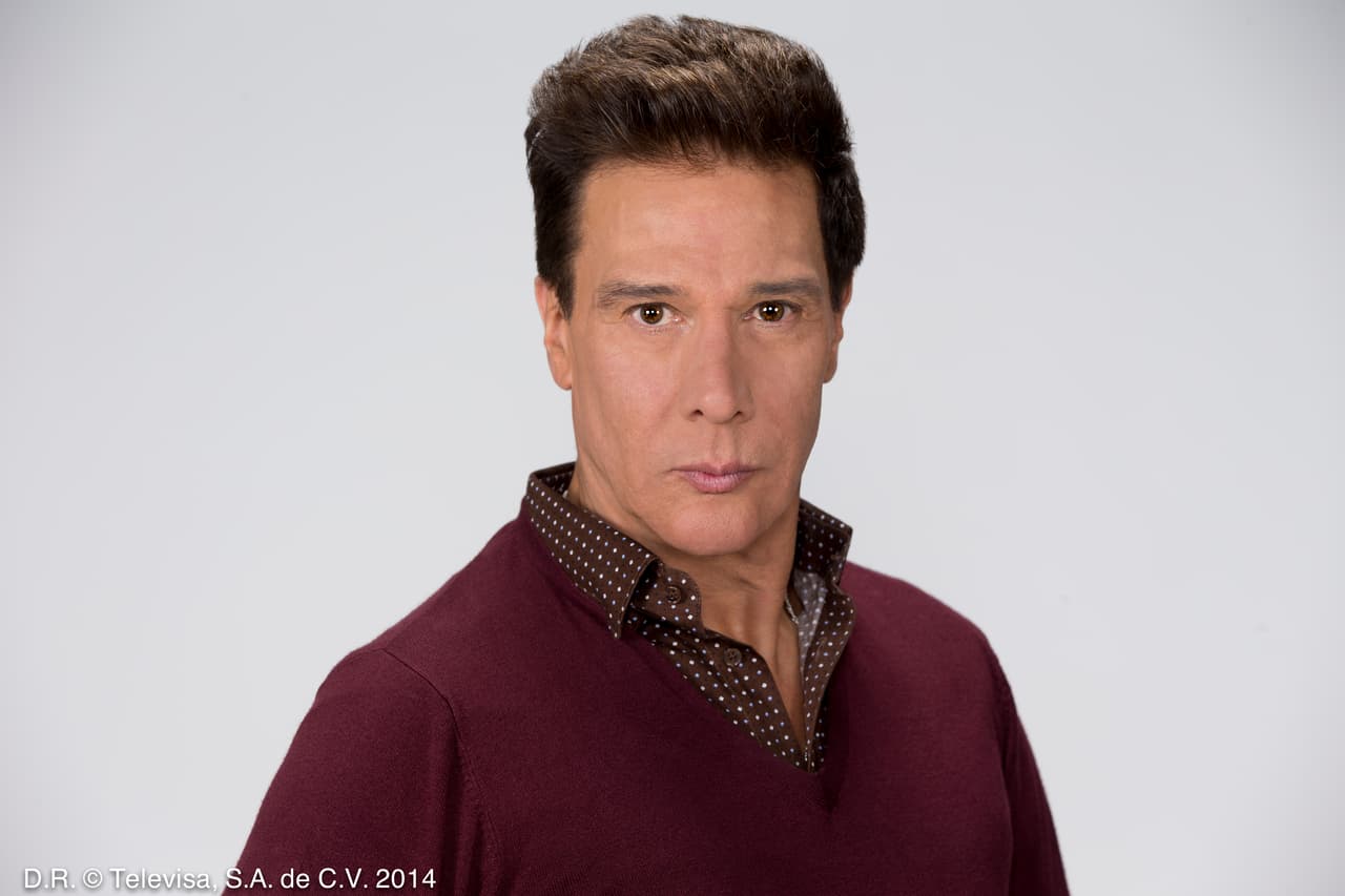 Otro que le cargará la mano a José Ron será Fernando Allende. Interpretará a Sergio Ángeles y dependerá de su hijo para resolver sus problemas. Sí que será un dolor de cabeza para la familia.