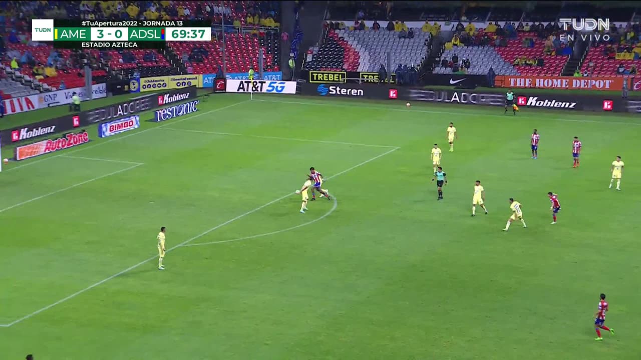 ¡TIRO ATAJADO! disparo por Facundo Waller.