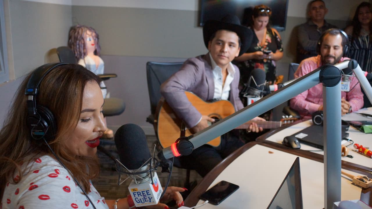 Christian Nodal se metió al Free-guey show y presentó su nuevo disco 'Me Dejé Llevar'.