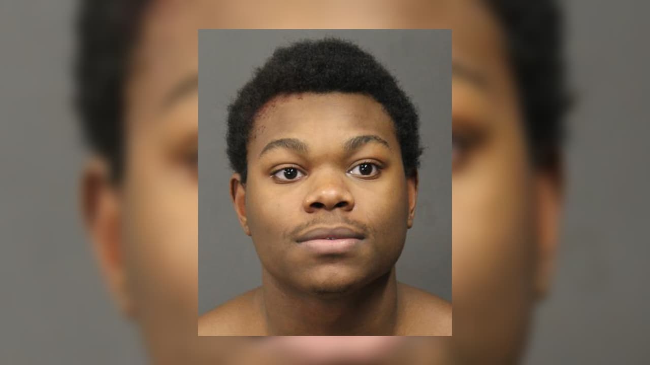 Fijan millonaria fianza al joven sospechoso de apuñalar mortalmente a otro estudiante en Baytown