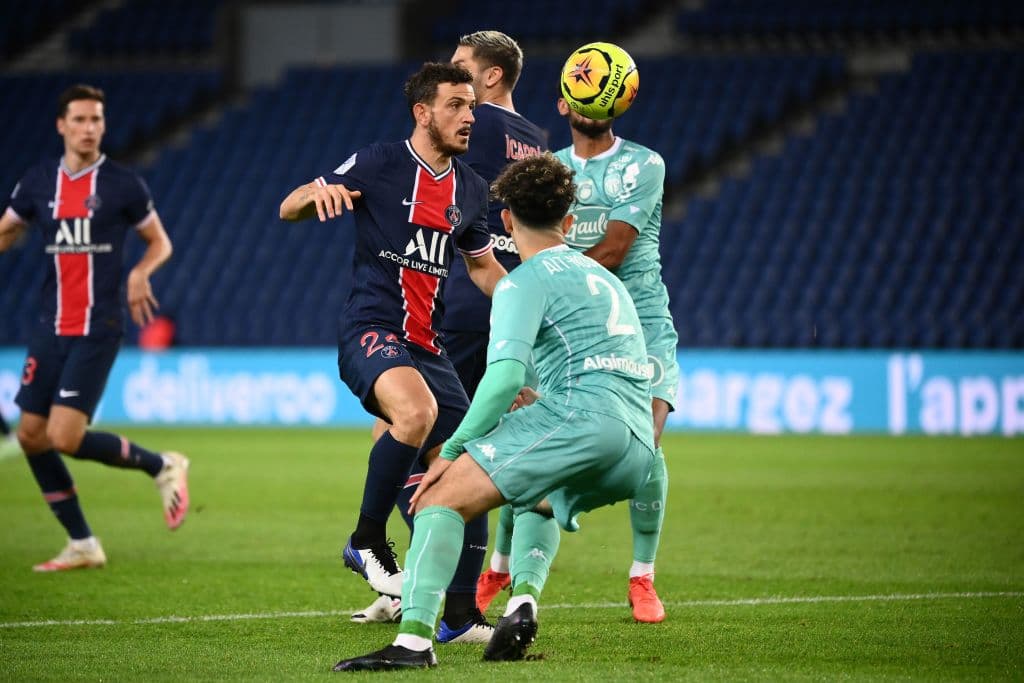 Alessandro Florenzi recuperó un balón en el área grande y disparó de volea para clarear al arquero.