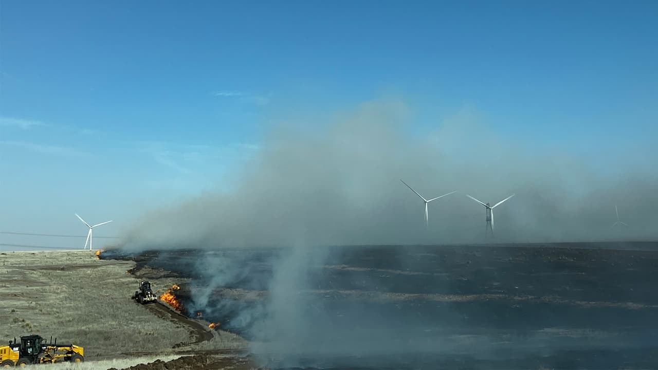 El panorama para el control de los incendios no es alentador, pues se esperan temperaturas altas para este primer fin de semana de marzo. Esto no ayuda en el control de los incendios como el Smokehouse Creek que solo se ha contenido en un 3%.