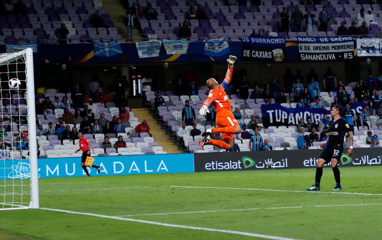 Apenas cinco minutos después del inicio del tiempo extra, Everton consiguió romper el cero con un golazo.