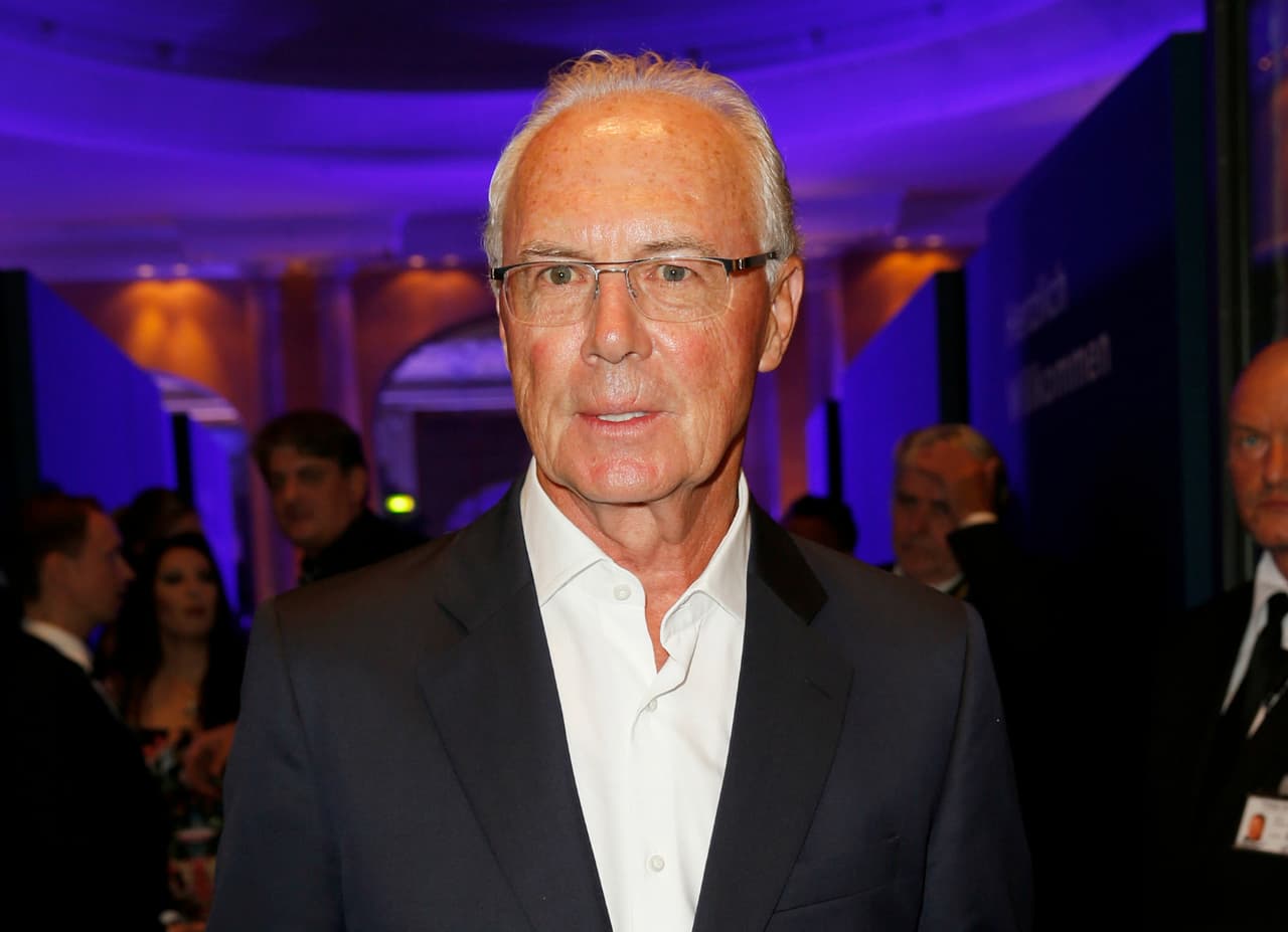 Beckenbauer apoyaría una candidatura a presidencia FIFA del sudafricano Sexwale