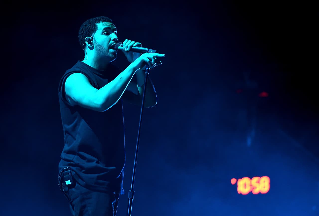 Drake just hanging out in the Dominican Republic