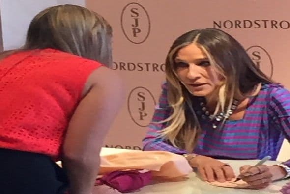 Y es que la actriz admitió que al igual que al personaje de “Carrie” a ella también le fascinan los zapatos. Por esto logró cumplir su sueño de tener su propia línea del calzado, a la que llamó SJP, las iniciales de su nombre. (fotos: Twitter)