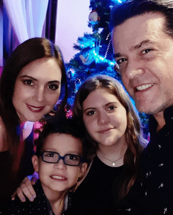 La primera hija de este feliz matrimonio ya tiene 14 años.