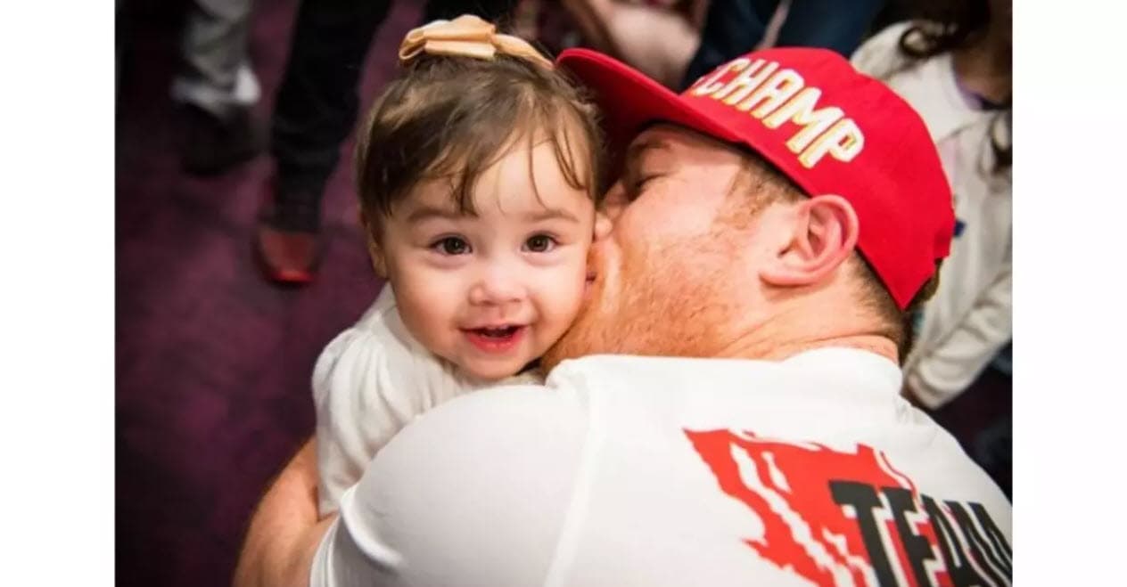 <a href="https://www.univision.com/famosos/mia-ener-hija-de-saul-canelo-alvarez-poco-conocida">Mía Ener es la segunda hija de Canelo Álvarez</a>, es más reservada y se sabe poco sobre su vida. La niña de 8 años es fruto de su relación con la modelo Valeria Quiroz, a quien se le relacionó con Joaquín 'El Chapo' Guzmán.
<br>