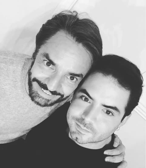 Eugenio Derbez se sinceró con el periodista Gustavo Adolfo Infante y reconoció que de entre todos sus hijos, fue con José Eduardo con quien más distanciado estuvo.