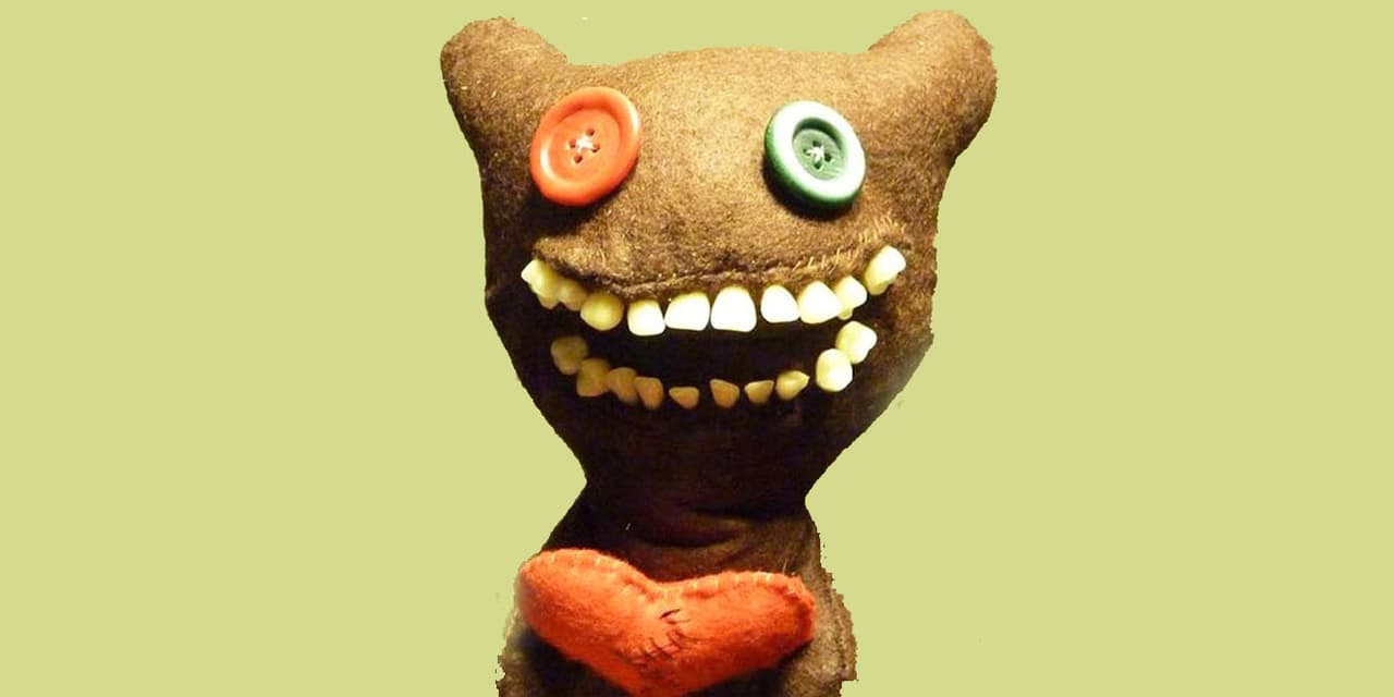 <b>Mr Buttons:</b> estos muñecos (que decían por entonces que eran hechos con dientes humanos) son de los escalofriantes de todos los tiempos. Ahora se los consigue en tiendas como Etsy, que los hacen a medida (y con dientes de mentiritas).