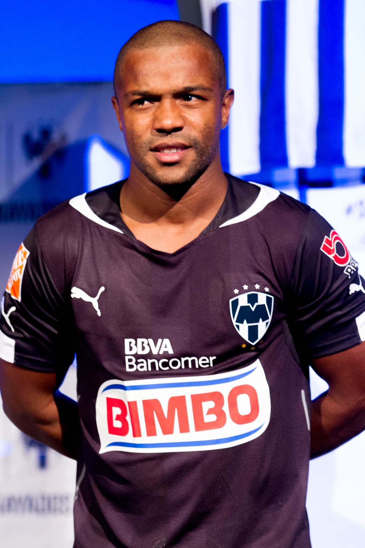 Pero en 2014 ya estaba de vuelta en Monterrey. Los Rayados incluso ya habían cambiado de patrocinador de ropa deportiva.
