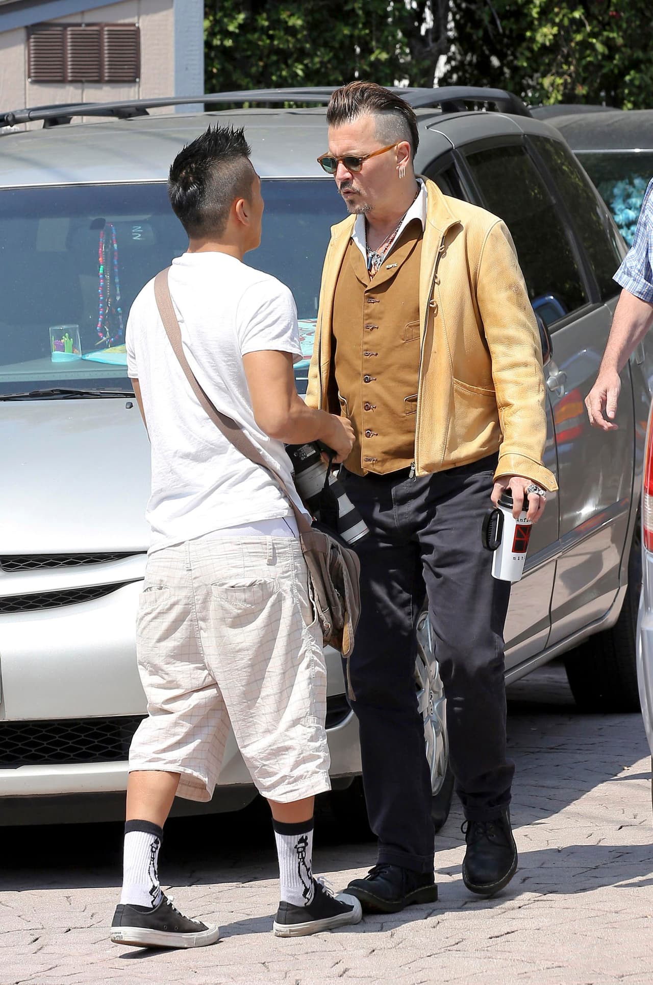 El joven retrocedió al ver a Depp tan molesto.