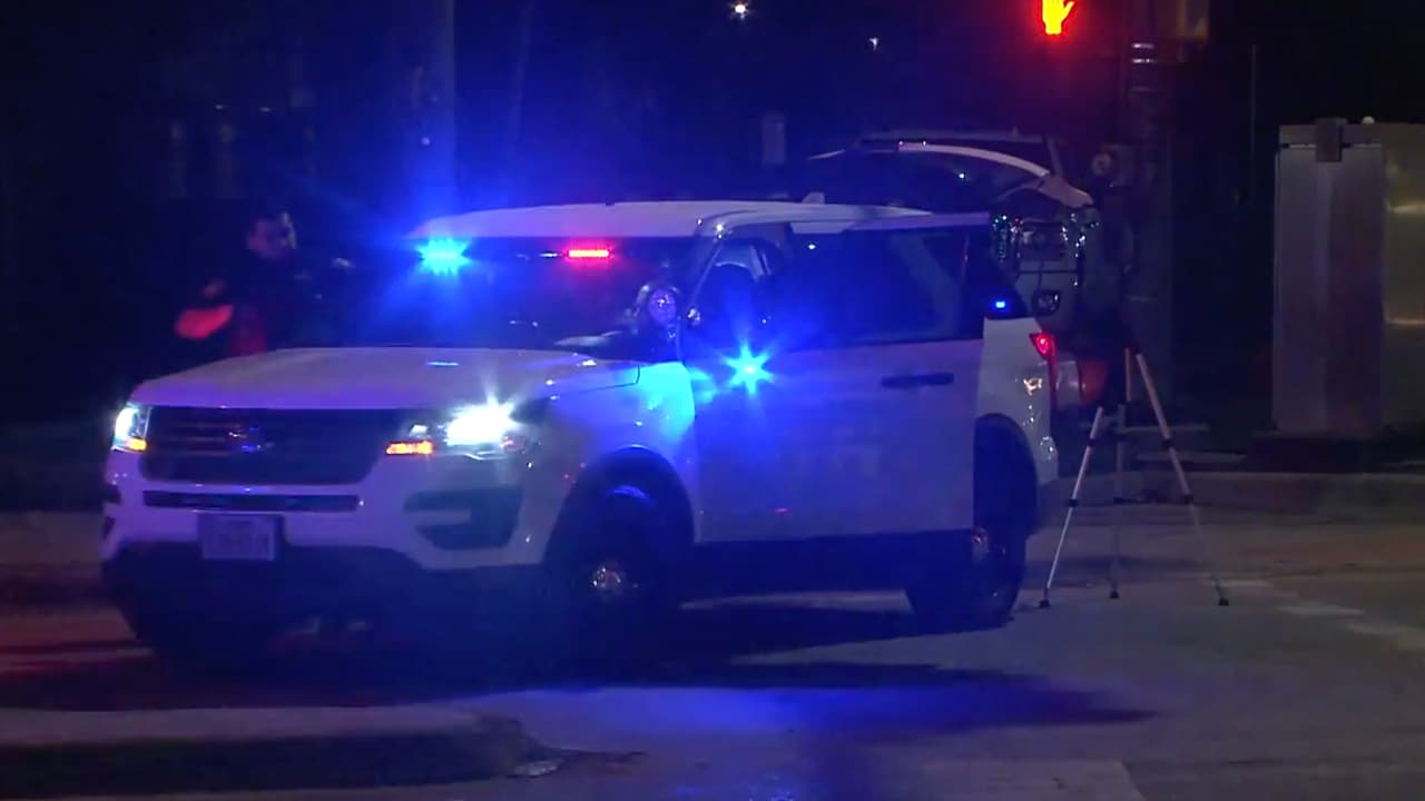 El vendedor de flores fue llevado a un hospital donde murió. HCSO no ha revelado su identidad, pero se sabe que era hispano.