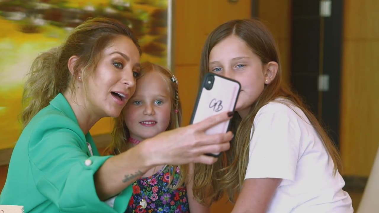 "Estoy aprendiendo a ser mamá junto con ellas": Geraldine Bazán habla del aprendizaje que le dejan sus hijas