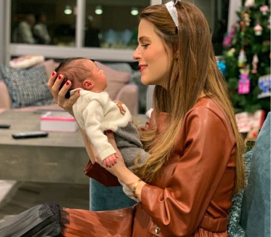 La protagonista de 
<b><a href="https://www.univision.com/shows/en-tierras-salvajes" target="_blank">En Tierras Salvajes</a></b> dijo que "gracias a Dios" no sufrió 
<b><a href="https://www.univision.com/noticias/depresion/la-depresion-posparto-el-lado-oscuro-de-la-maternidad-video" target="_blank">depresión posparto</a> </b>y hasta ahora se mantiene en buen estado emocional. 
<br>