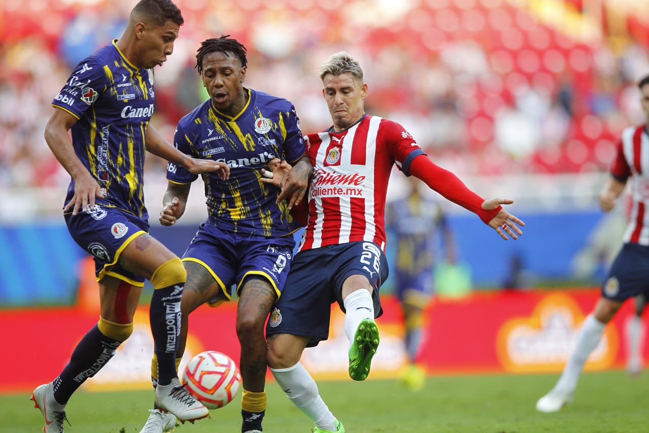 Calderón poco pudo hacer para contener los veloces ataques del San Luis.