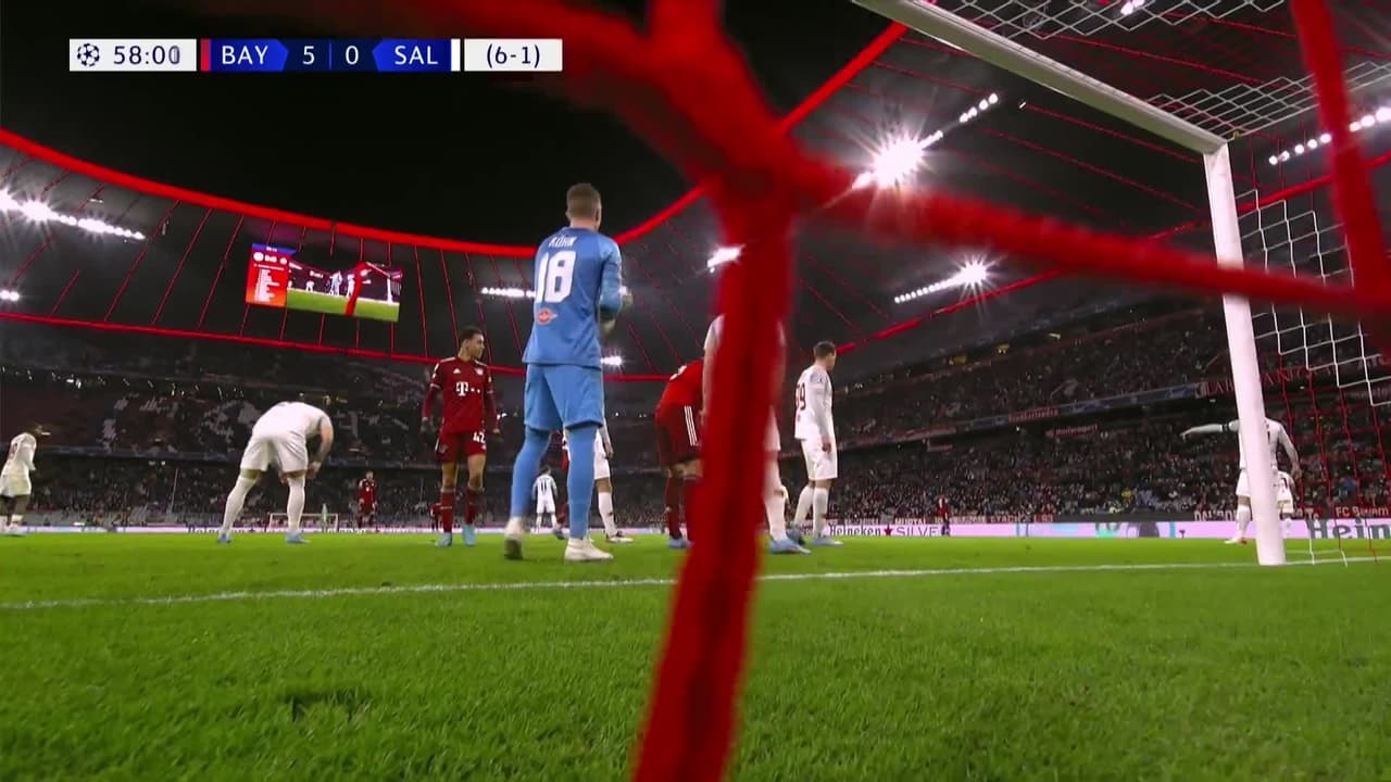 ¡TIRO ATAJADO! disparo por Thomas Müller.