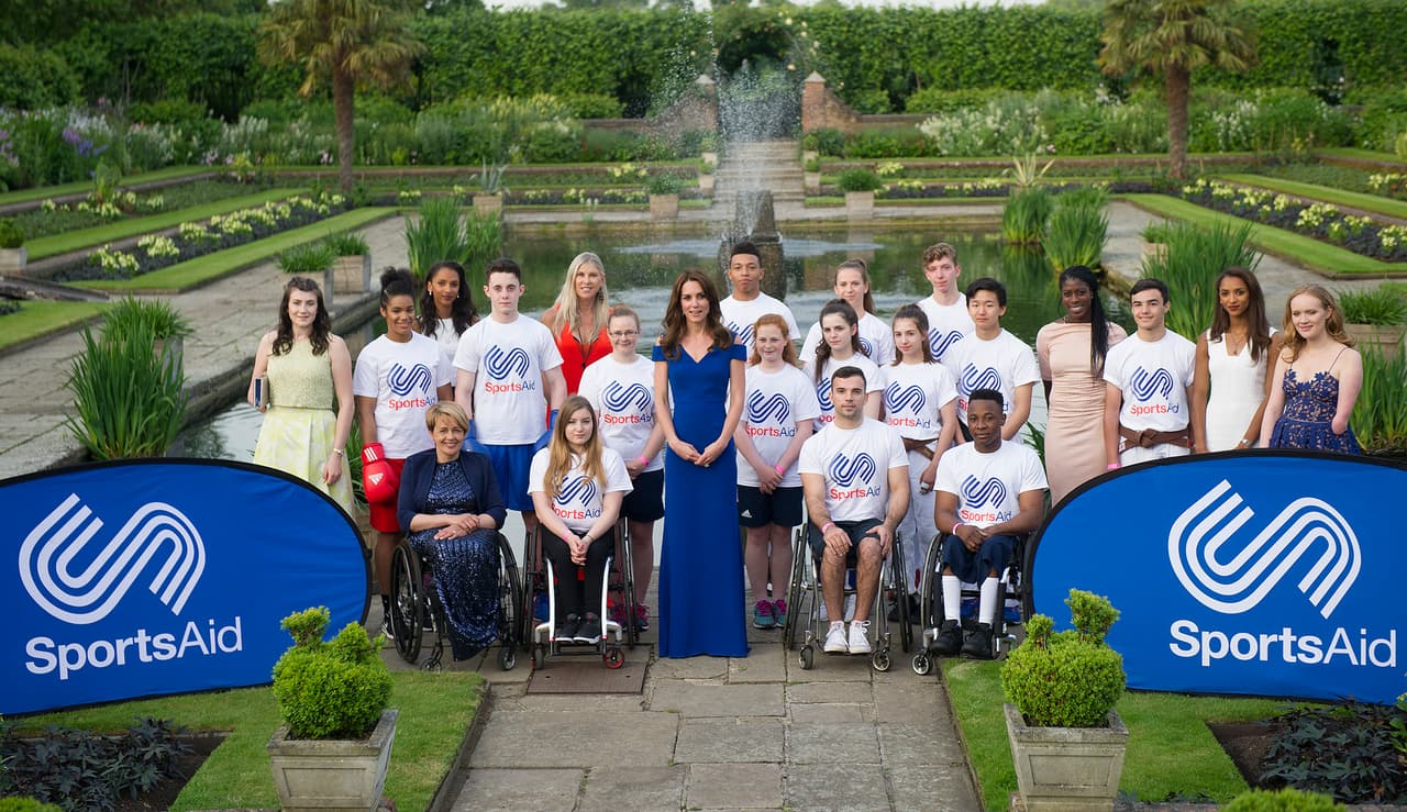 Con atletas y embajadores que irán a Brasil.