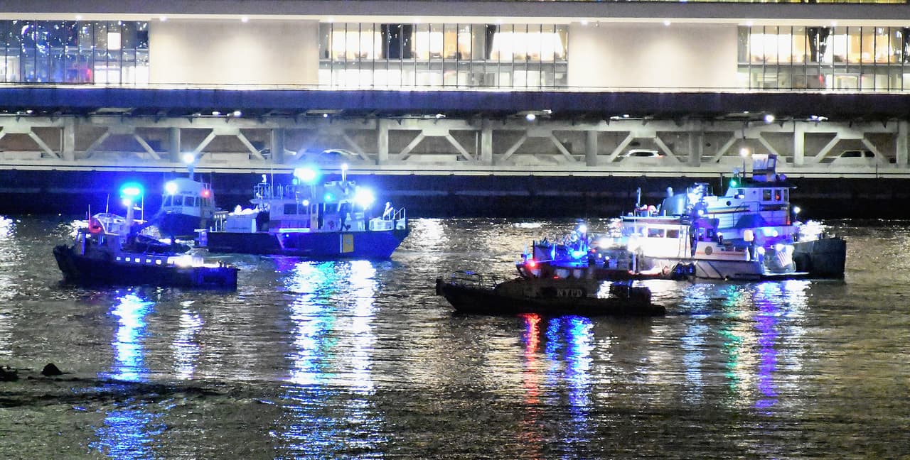 La investigación no ha determinado las causas del accidente. Sin embargo, 
<b>el piloto declaró que un bolso de uno de los pasajeros pudo haber accionado, de manera inadvertida, el botón para apagar el combustible de emergencia.</b>